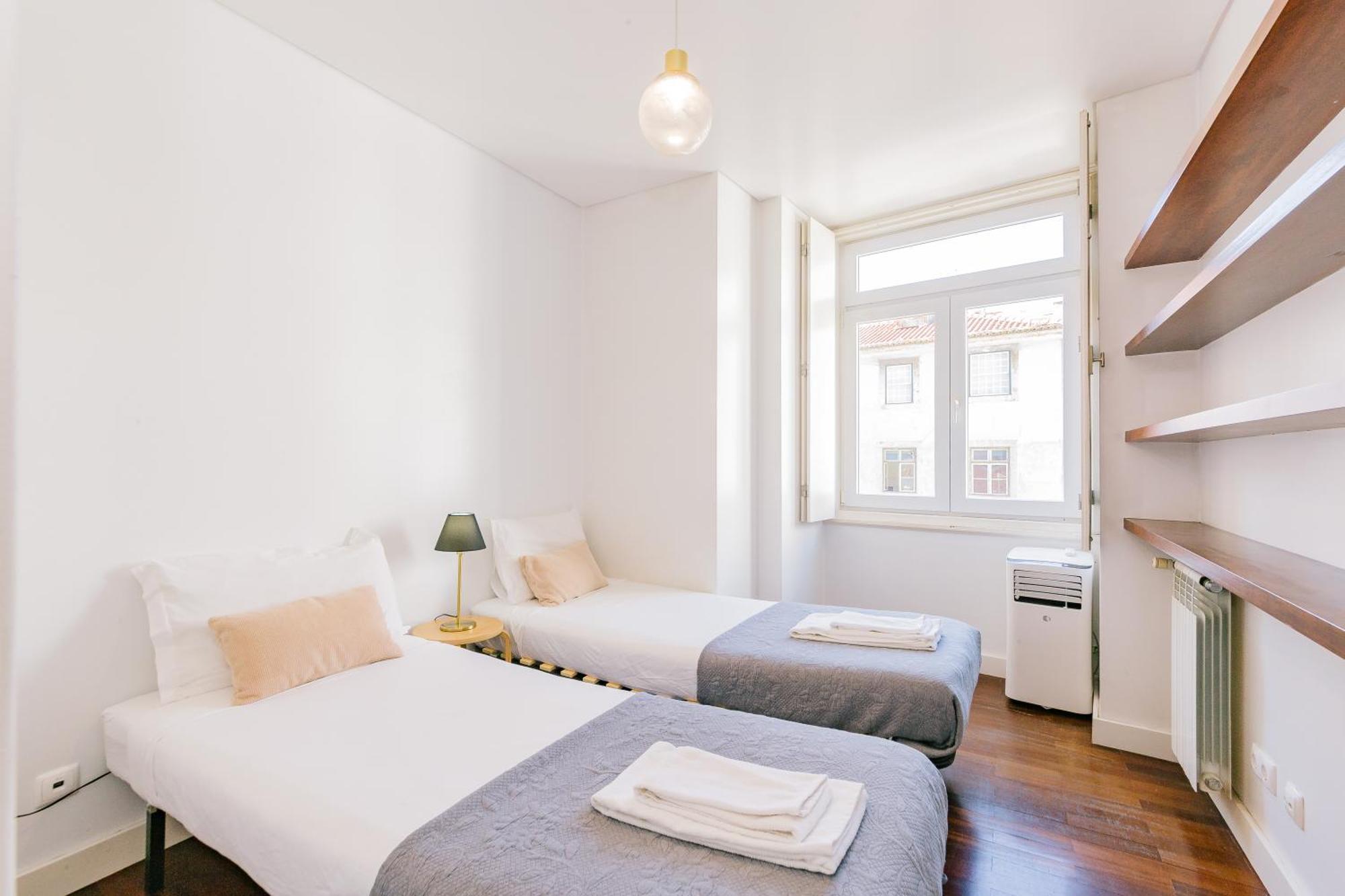 Chiado 2 Bedroom Elegant Apartment Лиссабон Экстерьер фото