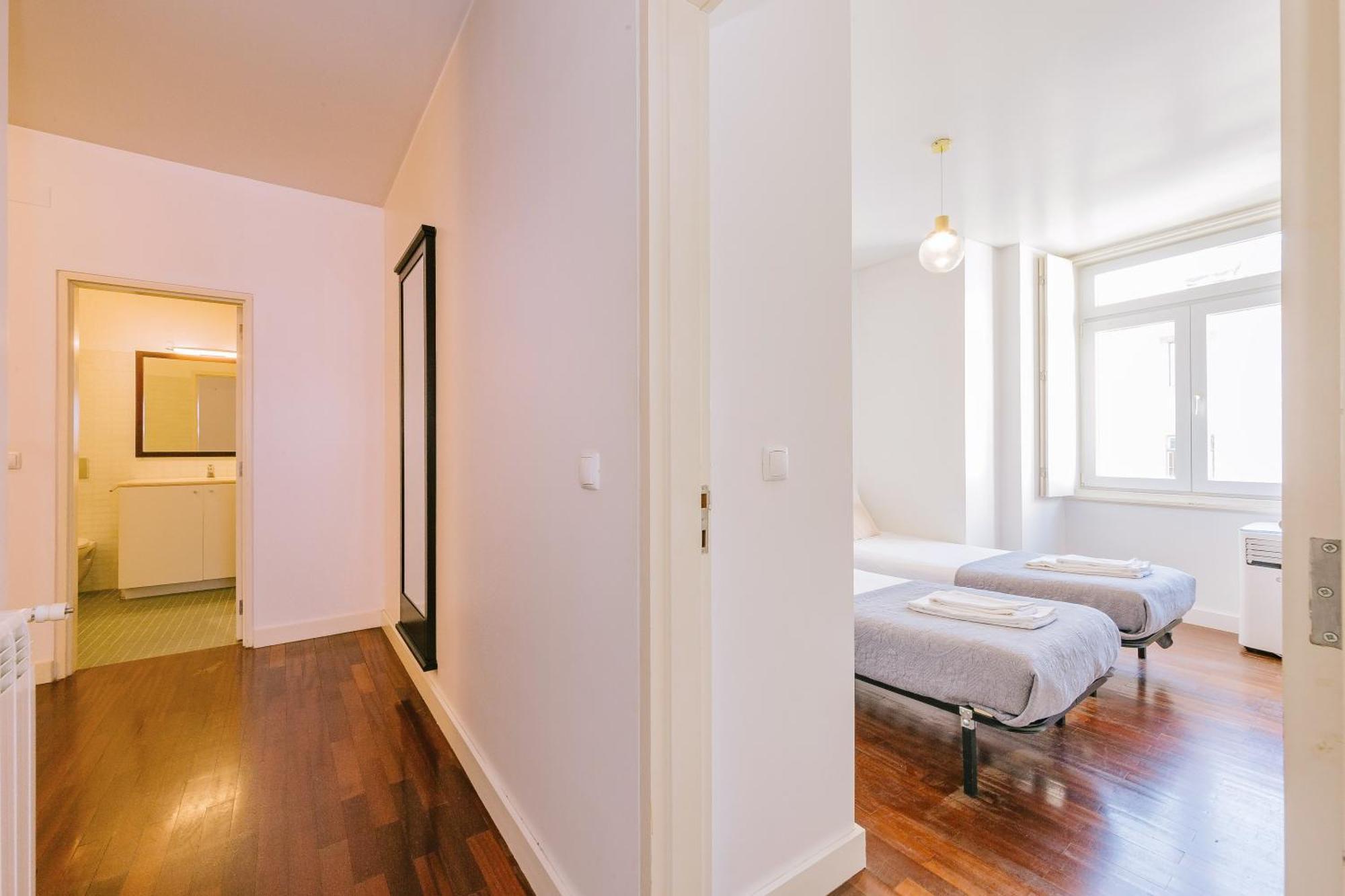 Chiado 2 Bedroom Elegant Apartment Лиссабон Экстерьер фото