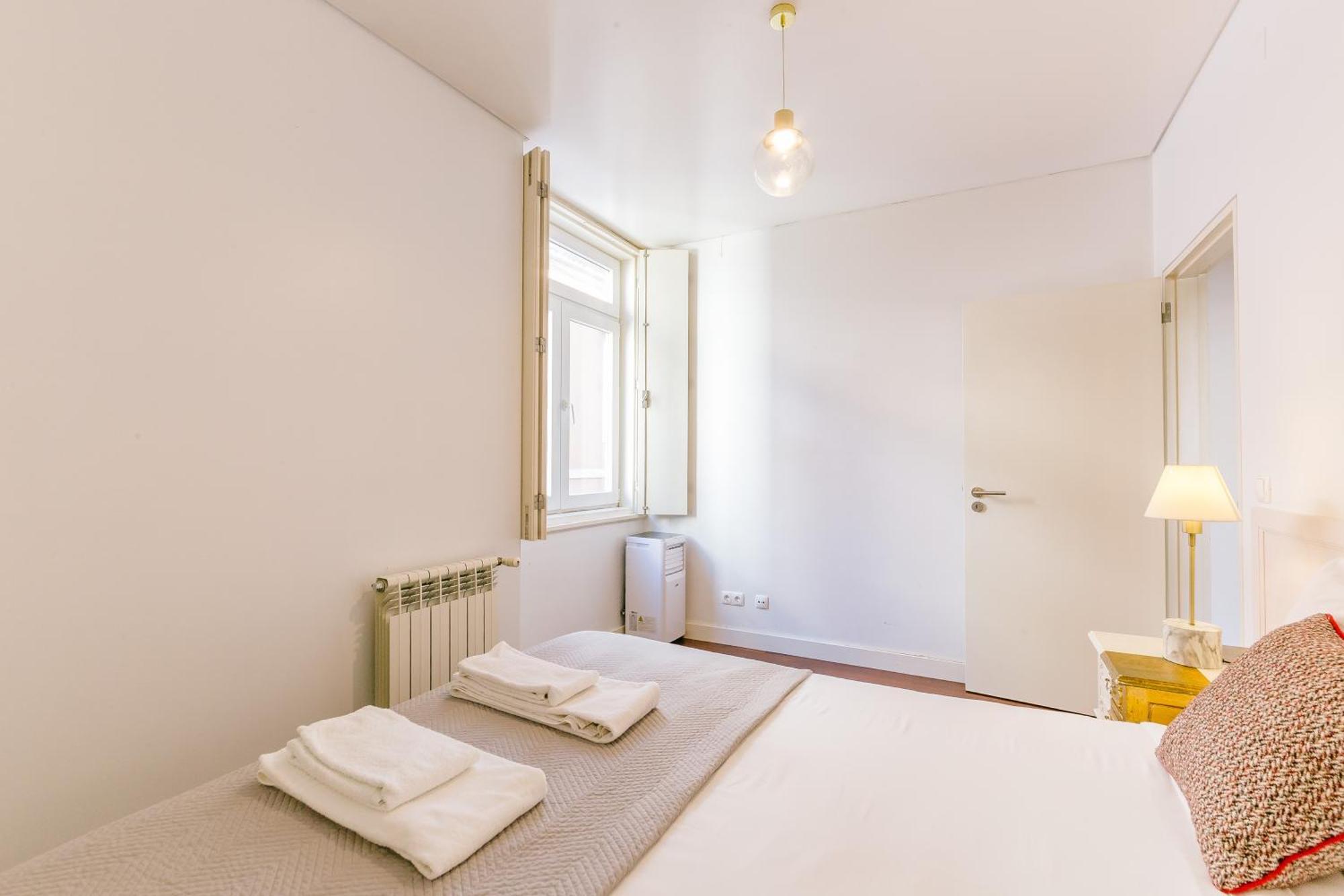 Chiado 2 Bedroom Elegant Apartment Лиссабон Экстерьер фото
